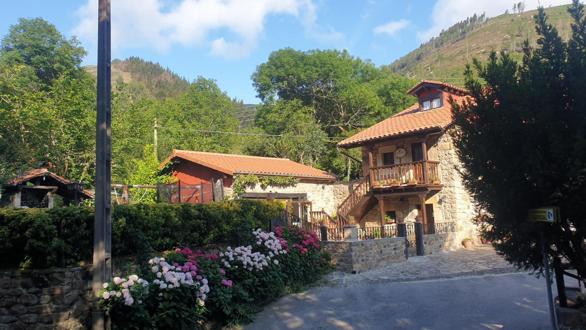 Casa Rural Caborzal Renedo De Cabuerniga Екстериор снимка